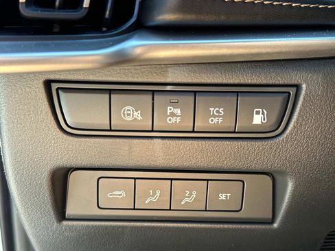 Certified 2025 MAZDA CX-70 Plug-In Hybrid w/ Premium Plus image 31