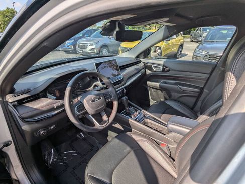 Used 2025 Jeep Compass Trailhawk AWD/4WD image 13