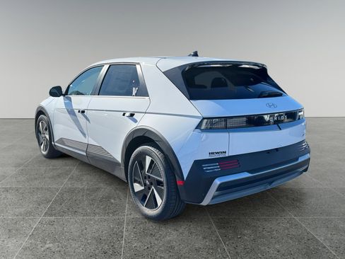 New 2025 Hyundai Ioniq 5 SE image 3