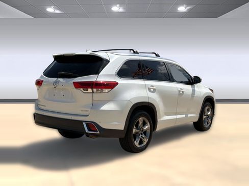 Used 2018 Toyota Highlander Limited Platinum FWD image 9