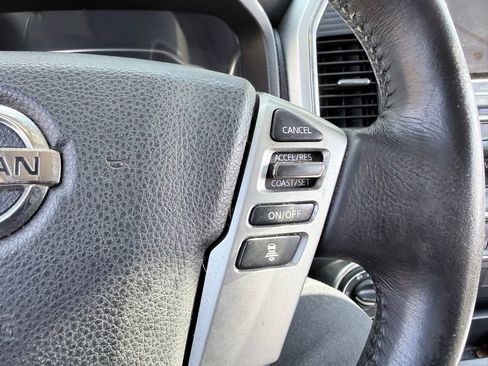 Used 2020 Nissan Titan SL w/ Moonroof Package image 15