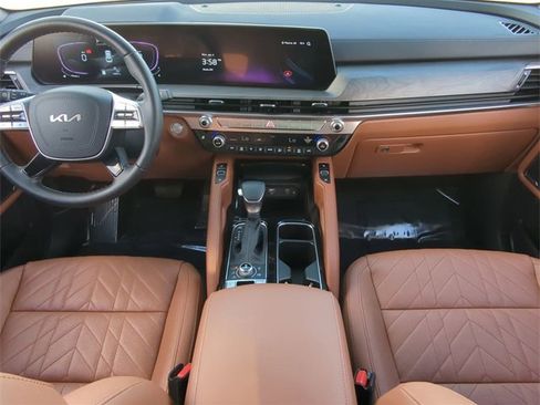 Used 2025 Kia Telluride AWD image 17