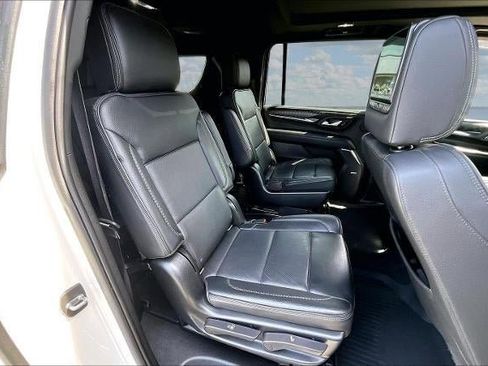 Used 2022 GMC Yukon XL Denali w/ Advanced Technology Package AWD/4WD image 24