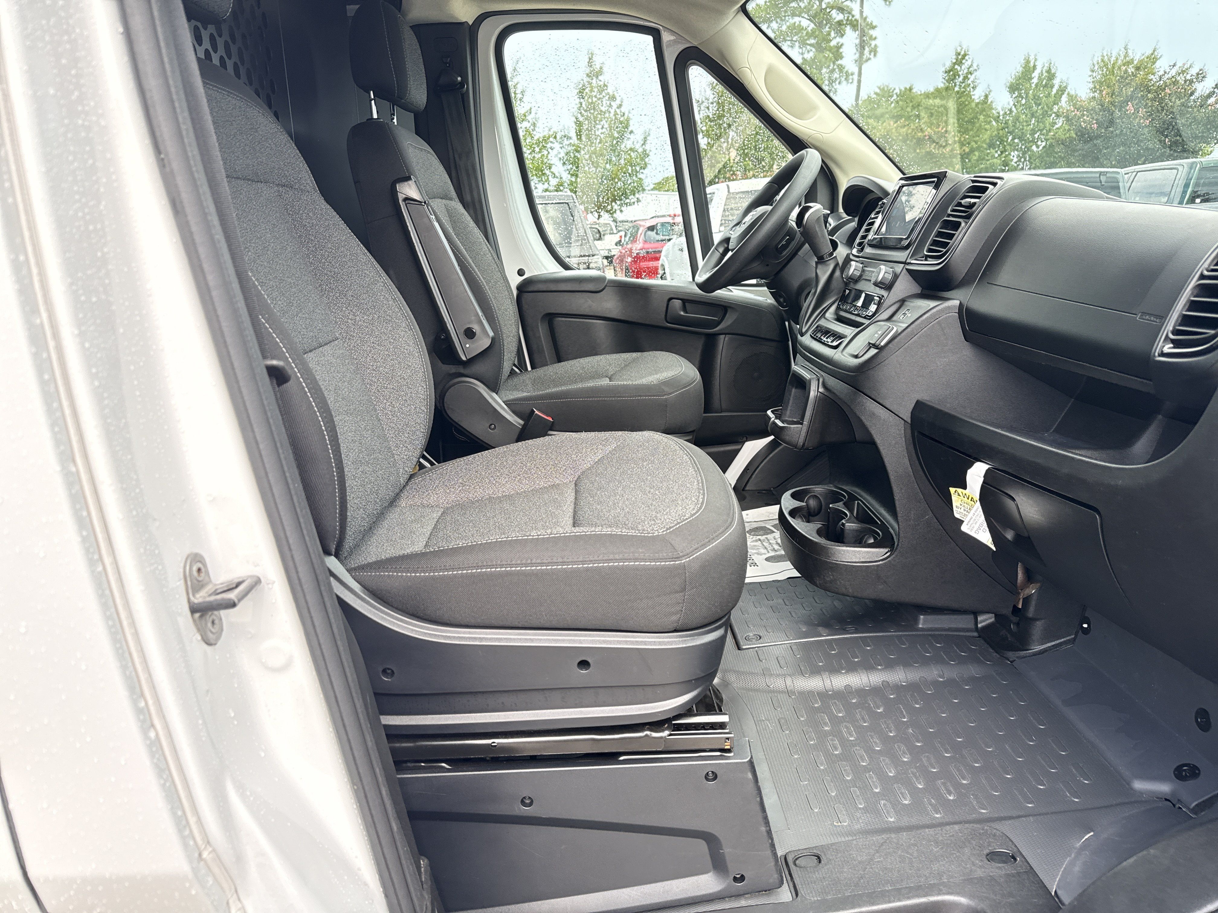 Used 2025 RAM ProMaster 2500 w/ U-Haul Equipment Group FWD image 29