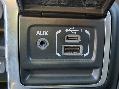 Used 2020 Jeep Wrangler Unlimited Sahara image 27