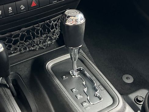 Used 2017 Jeep Wrangler Unlimited Sahara image 26