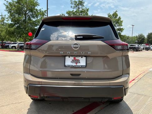 Used 2025 Nissan Rogue SV FWD image 7