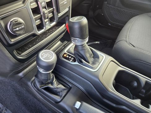 Used 2023 Jeep Gladiator Sport image 19