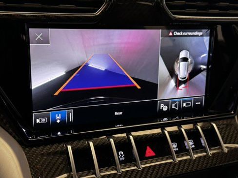 Used 2022 Lamborghini Urus image 9