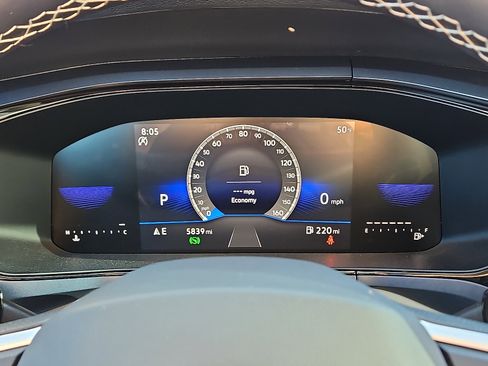 Certified 2023 Volkswagen Taos SE w/ Black Wheel Package image 18