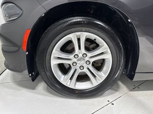 Used 2020 Dodge Charger SXT RWD image 4