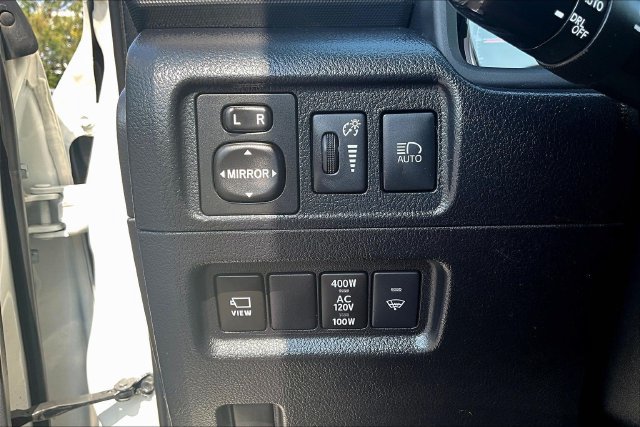 Used 2022 Toyota 4Runner Limited AWD/4WD image 15