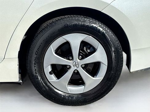 Used 2014 Toyota Prius image 28