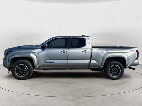 Used 2024 Toyota Tacoma TRD Sport AWD/4WD image 2