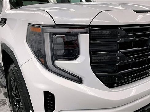 Used 2022 GMC Sierra 1500 Elevation image 29