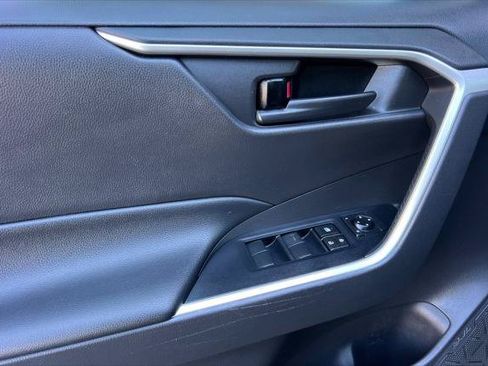 Certified 2021 Toyota RAV4 LE AWD/4WD image 12