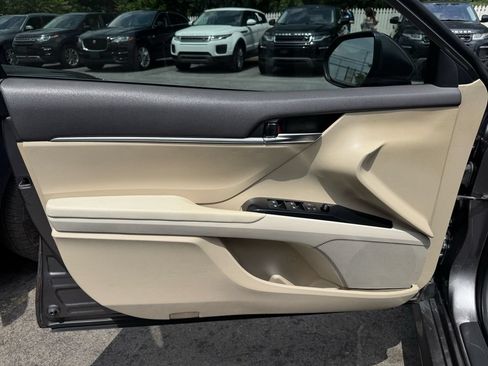 Used 2018 Toyota Camry LE FWD image 24