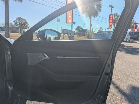 Used 2025 MAZDA MAZDA3 Hatchback w/Premium Plus Pkg image 31