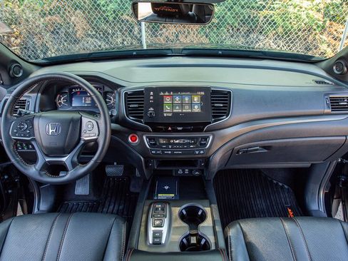 Certified 2025 Honda Passport TrailSport image 25