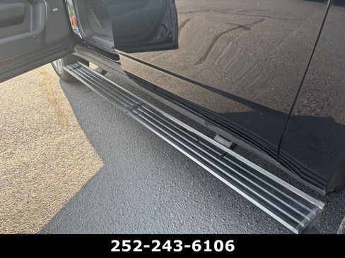 Used 2025 Chevrolet Suburban Premier RWD image 29