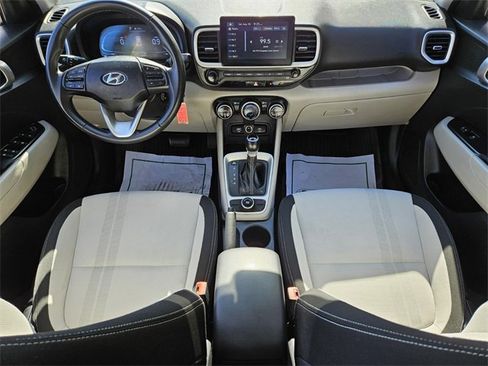 Used 2023 Hyundai Venue SEL image 11