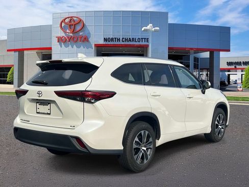 Used 2021 Toyota Highlander XLE FWD image 7