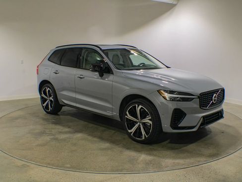 Used 2025 Volvo XC60 T8 Ultra w/ Protection Package Premier AWD/4WD image 7
