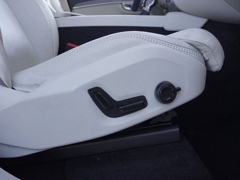 Used 2022 Volvo XC90 T6 Inscription w/ Advanced Package image 42