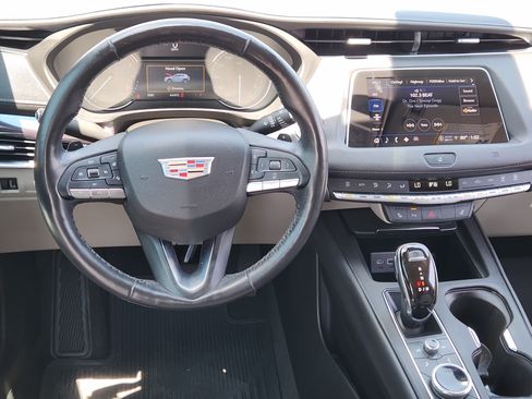 Used 2021 Cadillac XT4 Luxury w/ Cold Weather Package FWD image 27