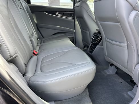 Used 2021 Lincoln Nautilus Reserve w/ Monochromatic Package image 17