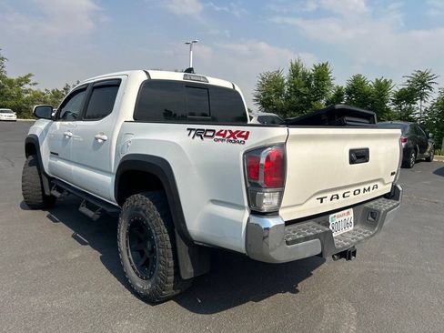 Used 2020 Toyota Tacoma TRD Off-Road AWD/4WD image 11
