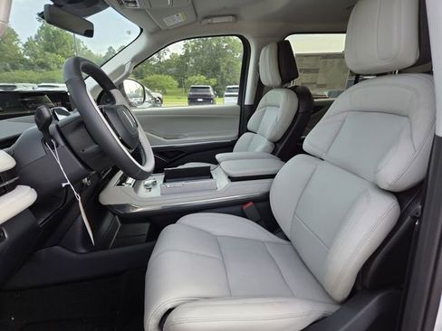 New 2026 Lincoln Navigator Premiere AWD/4WD image 10