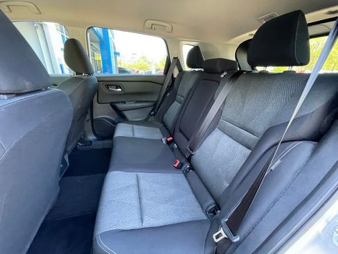 Used 2025 Nissan Rogue SV FWD image 31