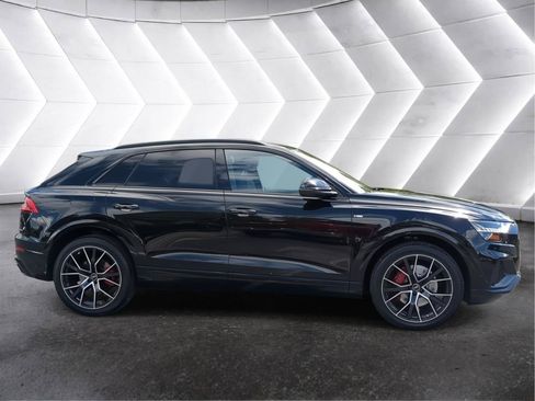 Used 2022 Audi Q8 Prestige AWD/4WD image 2