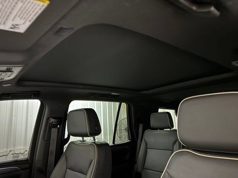 Used 2023 GMC Yukon SLT w/ SLT Premium Package AWD/4WD image 40
