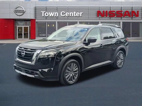 Certified 2025 Nissan Pathfinder SL w/ SL Premium Package FWD image 3