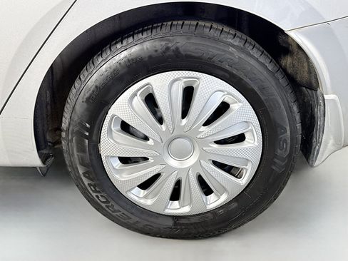 Used 2022 Nissan Versa S w/ Trunk Package image 36