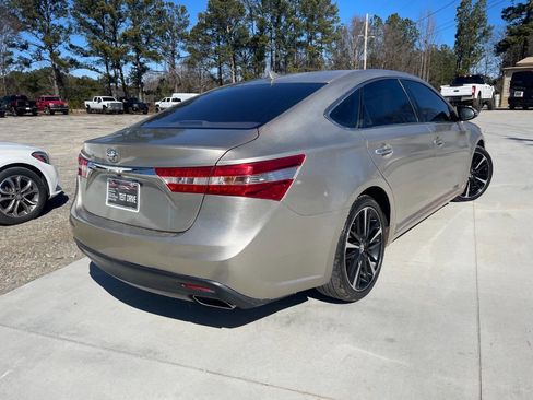 Used 2014 Toyota Avalon XLE Premium image 4