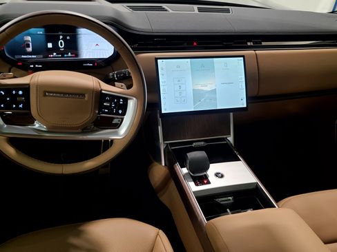 New 2026 Land Rover Range Rover Long Wheelbase SE image 5