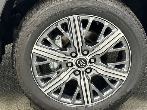 Used 2024 Toyota Sequoia Capstone AWD/4WD image 23