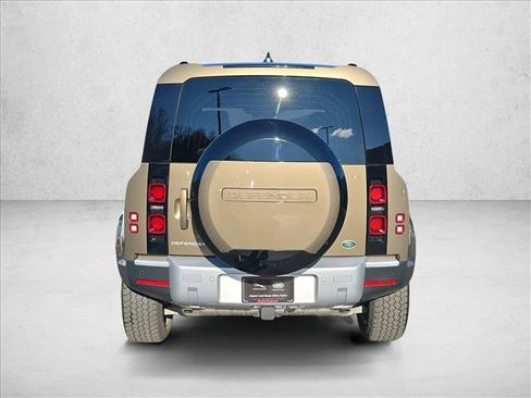 Used 2023 Land Rover Defender 110 S image 6