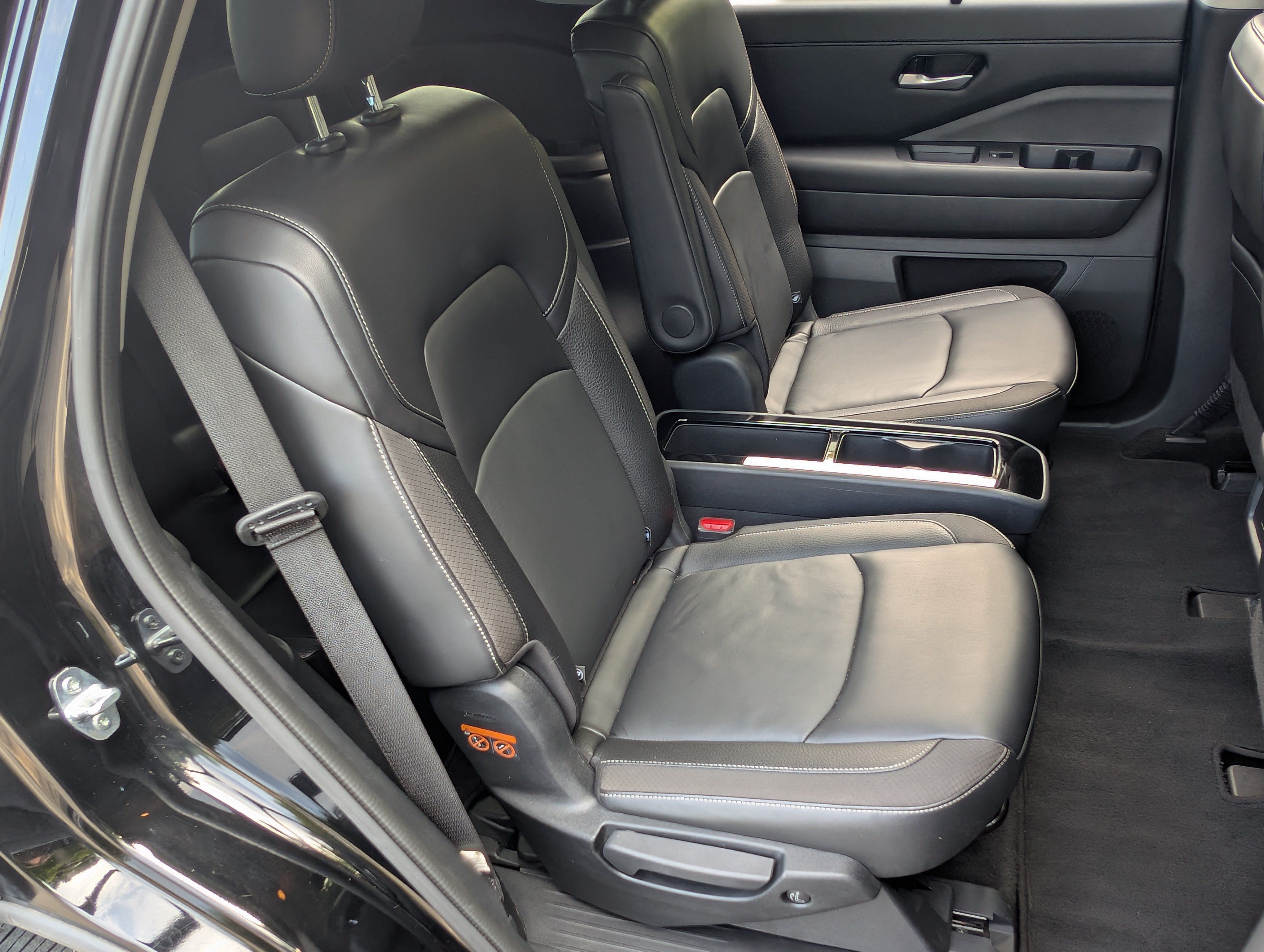 Used 2025 Nissan Pathfinder SL w/ SL Premium Package FWD image 21