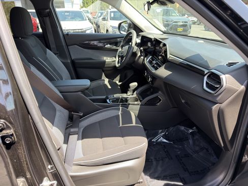 Used 2024 Chevrolet TrailBlazer LT FWD image 11