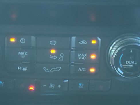 Used 2019 Ford F150 Platinum w/ Equipment Group 701A Luxury image 4