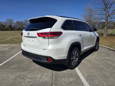 Used 2019 Toyota Highlander XLE image 6