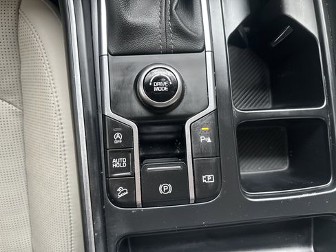Used 2025 Kia Sorento S FWD image 37