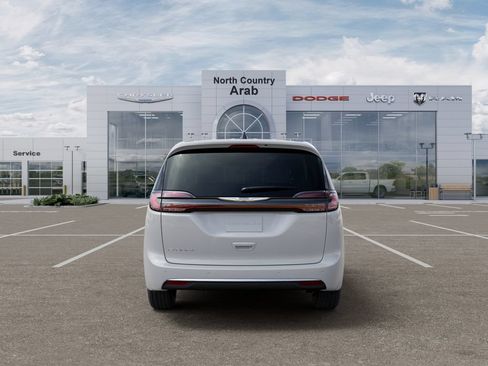 New 2026 Chrysler Pacifica Select FWD image 10