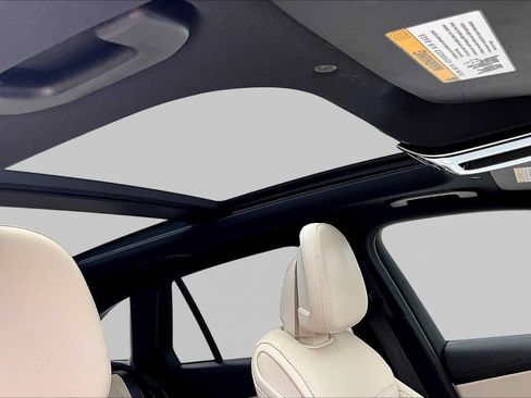 Used 2025 Mercedes-Benz GLC 300 image 13
