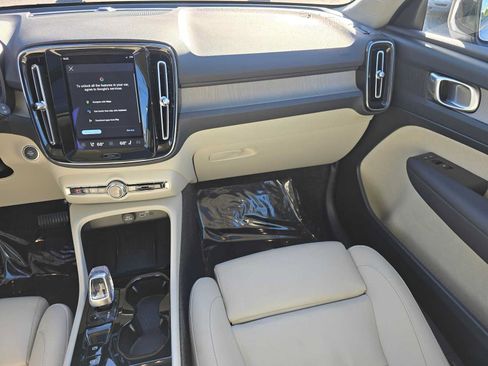 Used 2026 Volvo XC40 B5 Plus AWD/4WD image 19