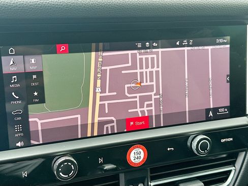 Used 2024 Porsche Macan Base image 14